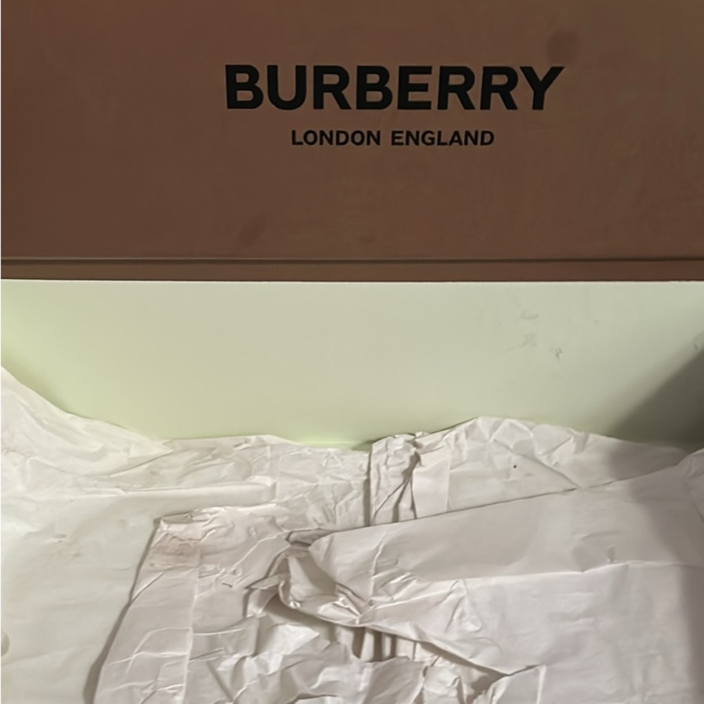 Burberry Arthur Size 10 Has Box